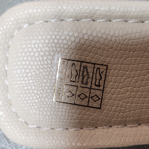 Women's Crocodile Embossed Flat Sandals Cross Strappy Open Toe Slide - Picture 5 of 5